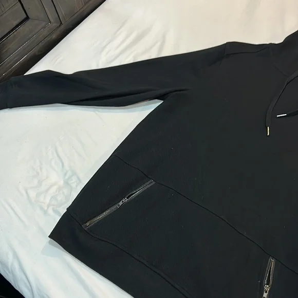 4 sweaters in bundle - Picture 4 of 10